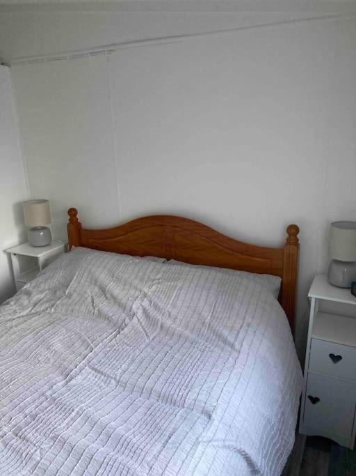 Cwtch Cymru Lodge 7F Caer Beris Holiday Lodge Park ビルス・ウェールズ エクステリア 写真