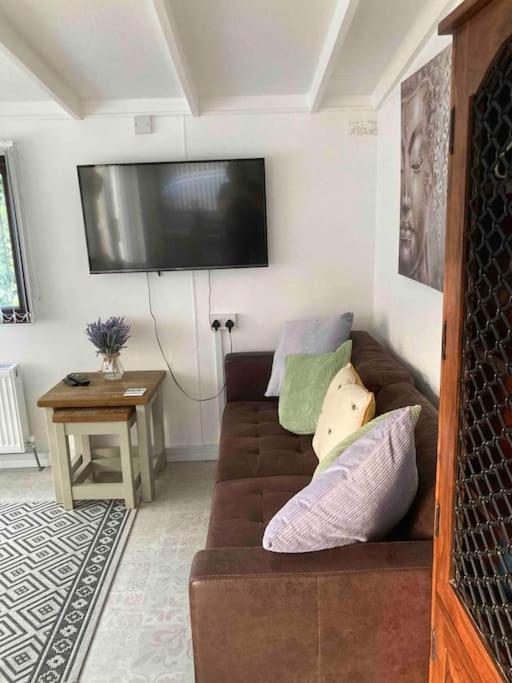 Cwtch Cymru Lodge 7F Caer Beris Holiday Lodge Park ビルス・ウェールズ エクステリア 写真